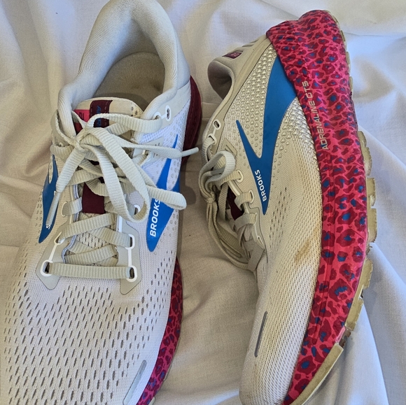 Brooks White and Pink Sneakers - Picture 3 of 6